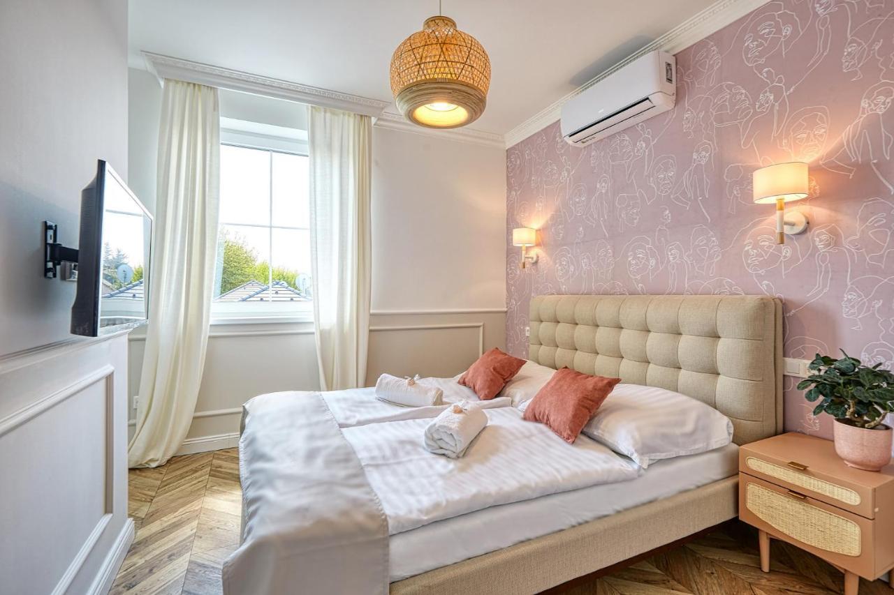 The Doors Luxury Apartment Mosonmagyarovar Bagian luar foto
