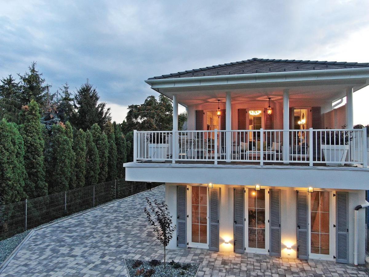 The Doors Luxury Apartment Mosonmagyarovar Bagian luar foto
