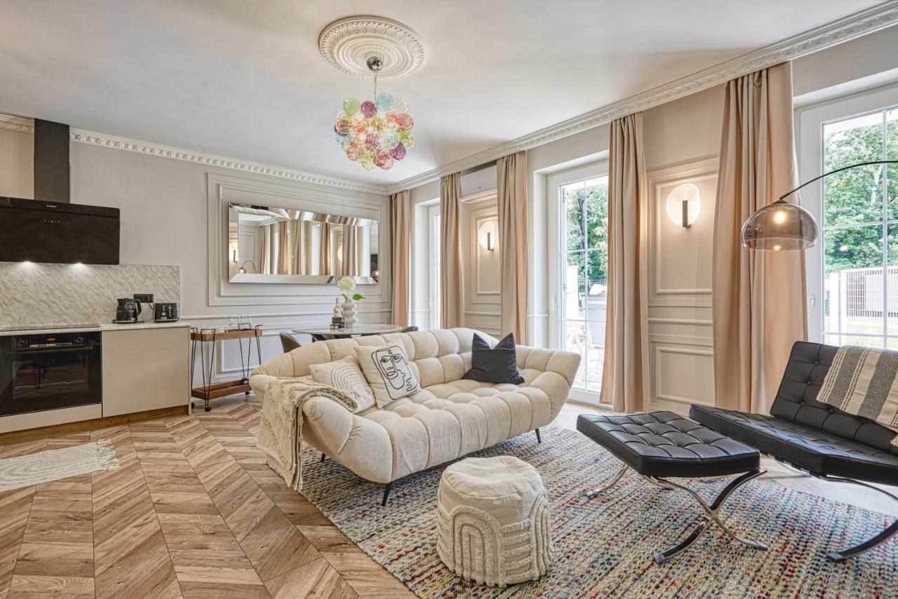 The Doors Luxury Apartment Mosonmagyarovar Bagian luar foto