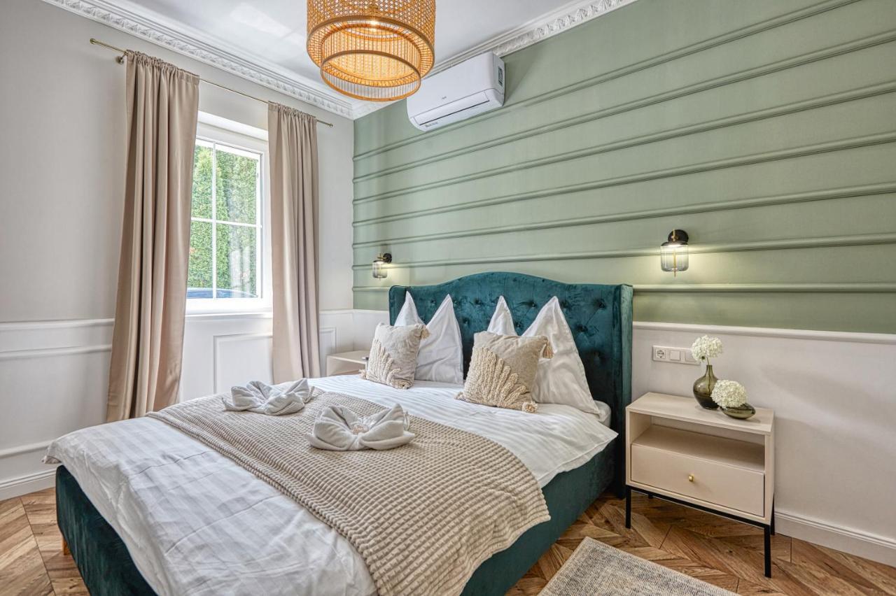 The Doors Luxury Apartment Mosonmagyarovar Bagian luar foto