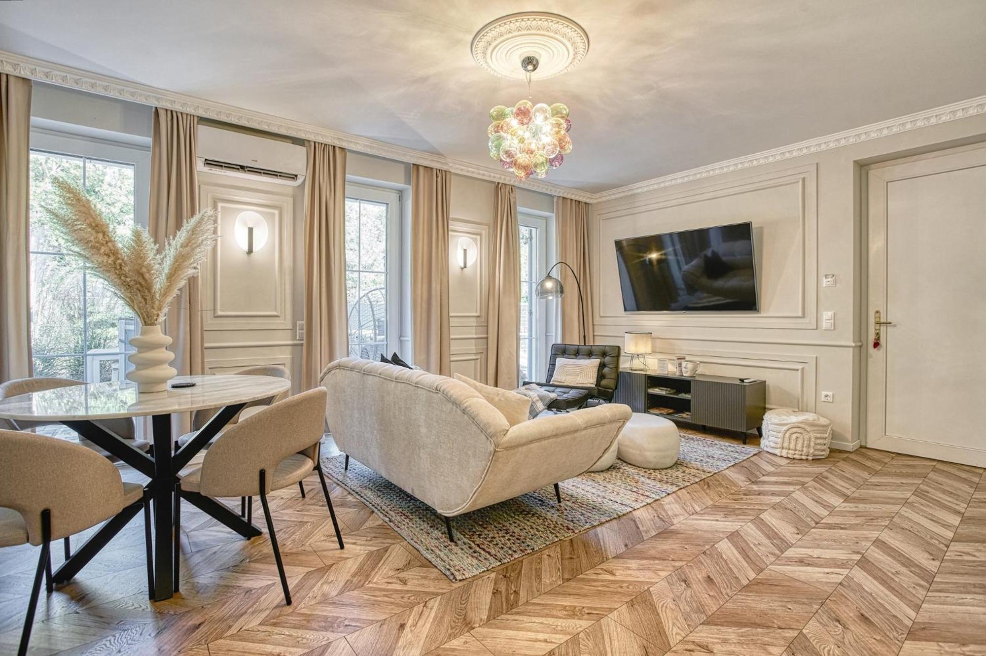 The Doors Luxury Apartment Mosonmagyarovar Bagian luar foto