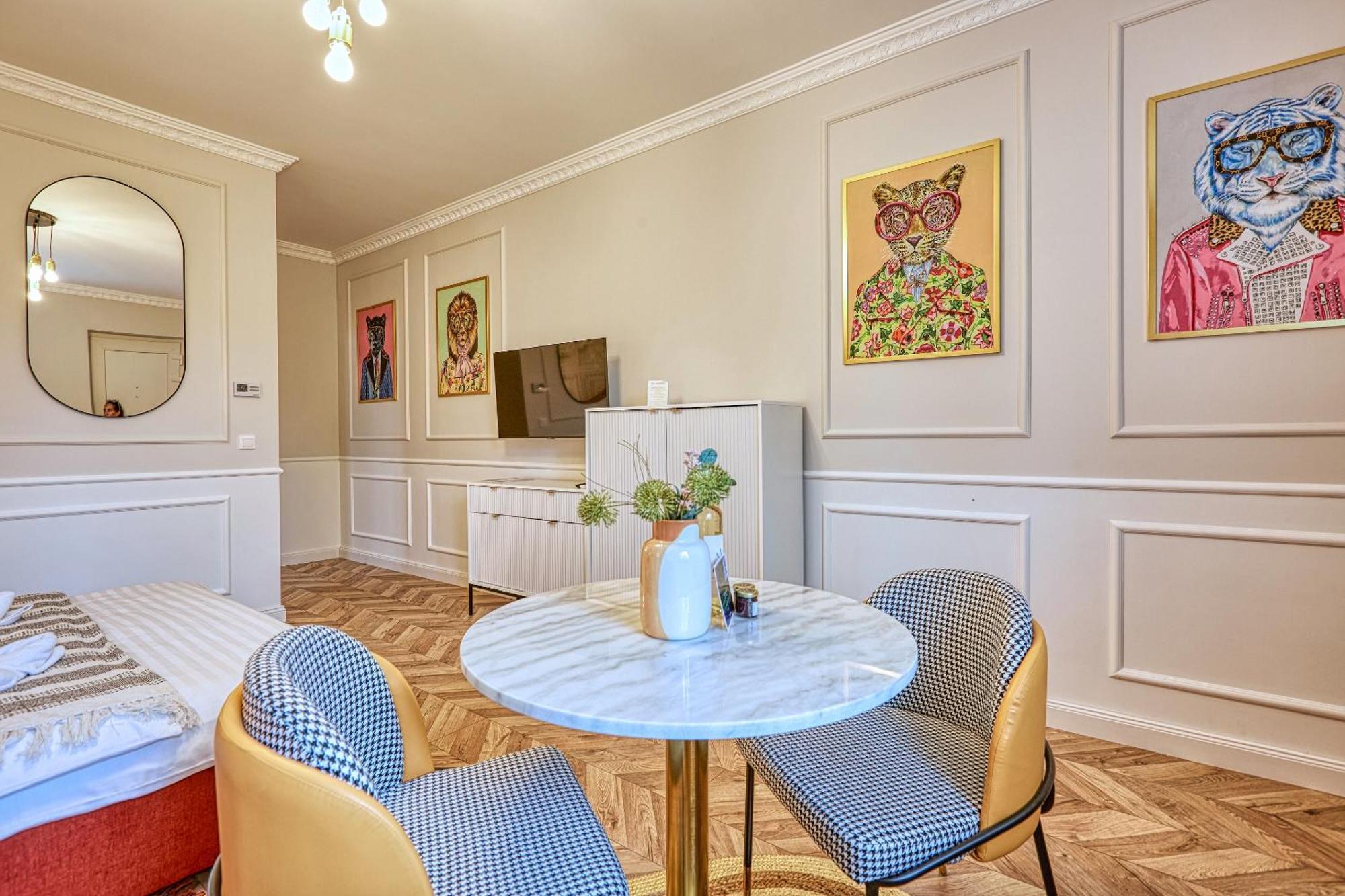 The Doors Luxury Apartment Mosonmagyarovar Bagian luar foto