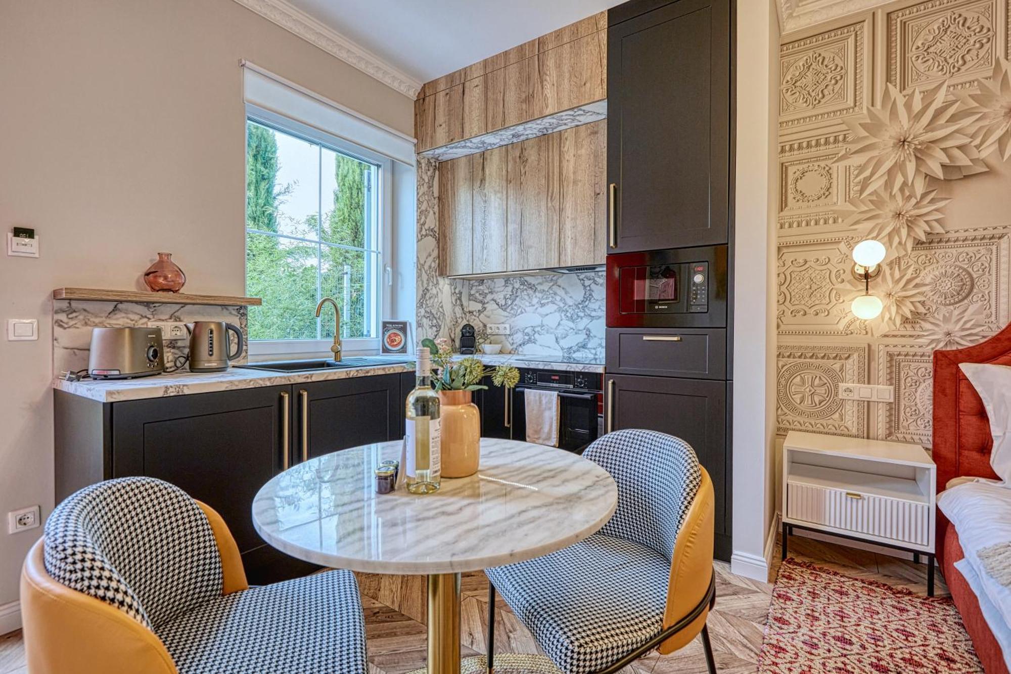 The Doors Luxury Apartment Mosonmagyarovar Bagian luar foto